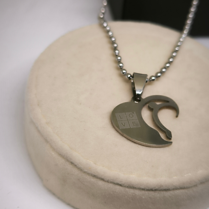 Pāra kaklarotas "Love"