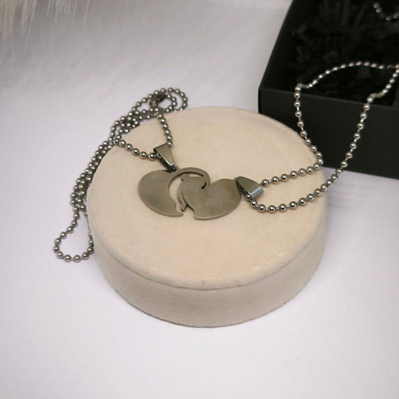 Pāra kaklarotas "Love"