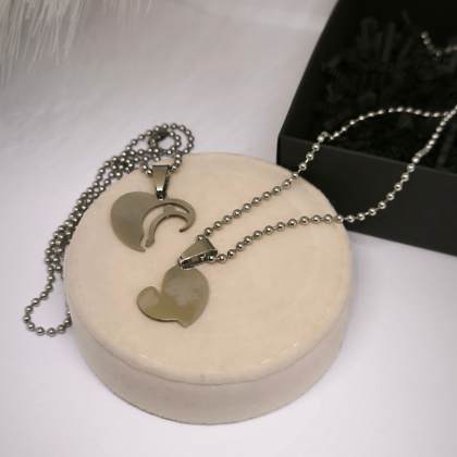 Pāra kaklarotas "Love"