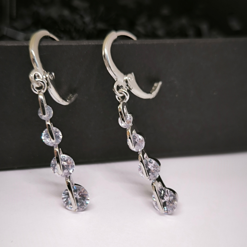 Rotaslietu komplekts ar kristāliem