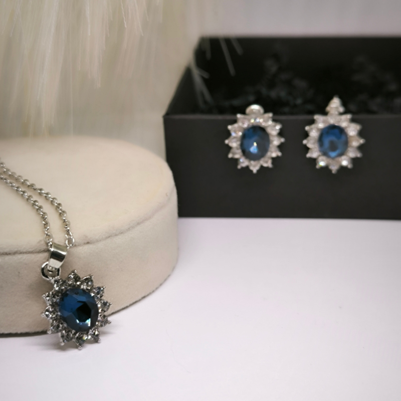 Rotaslietu komplekts ar zilajiem kristāliem