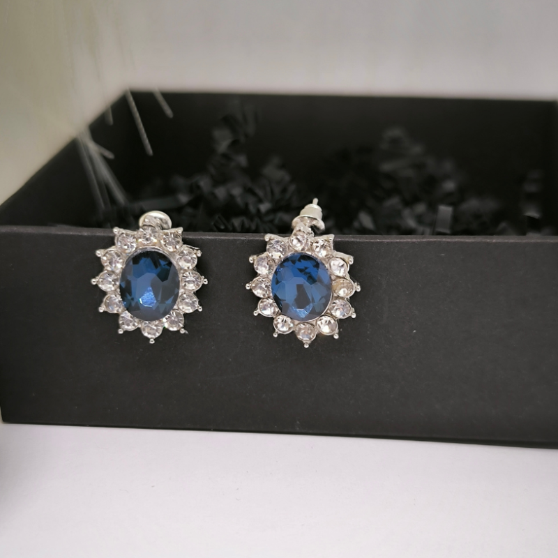 Rotaslietu komplekts ar zilajiem kristāliem