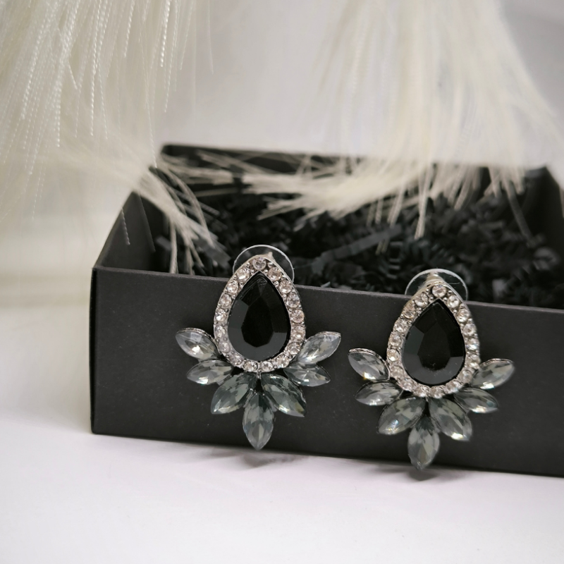 Jaunie auskari ar kristālu