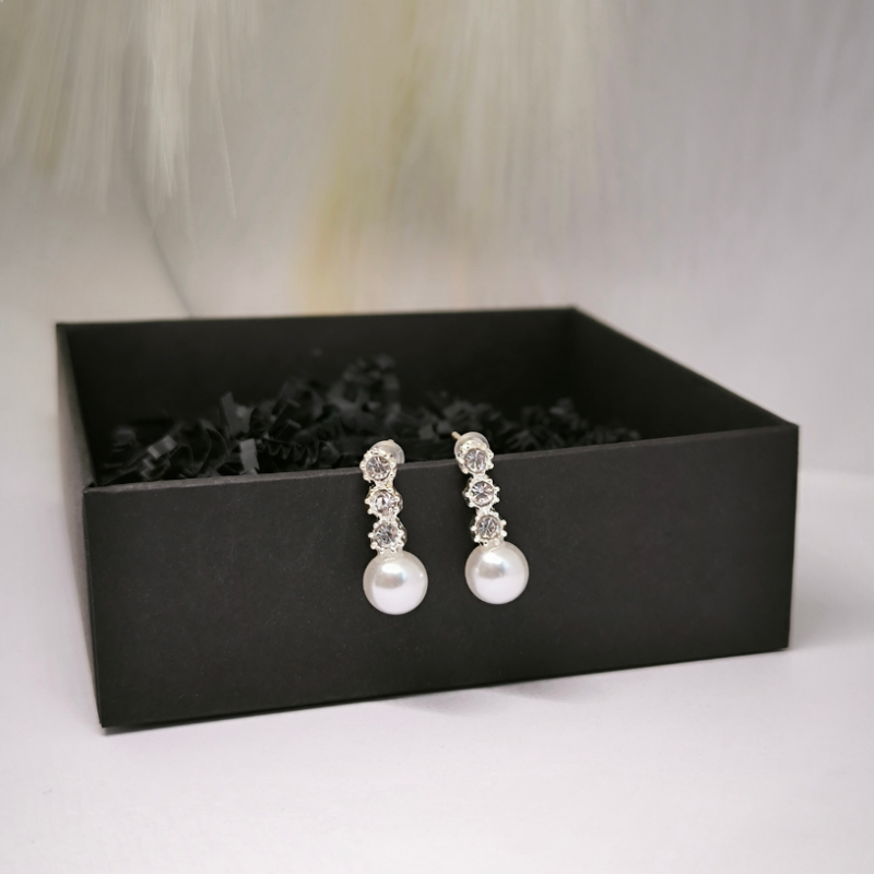 Greznas, pērļu imitācijas auskari