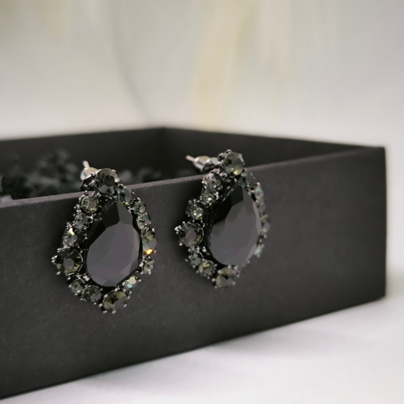 Auskari "Melnie kristāli"