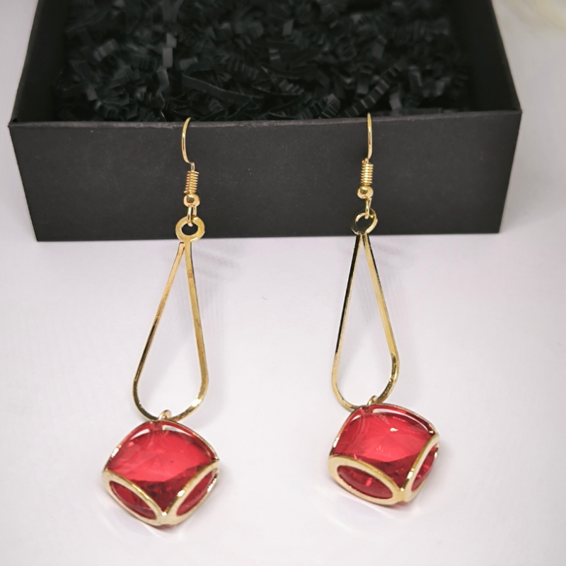 Oriģinālas un stilīgas auskari ar kristālu