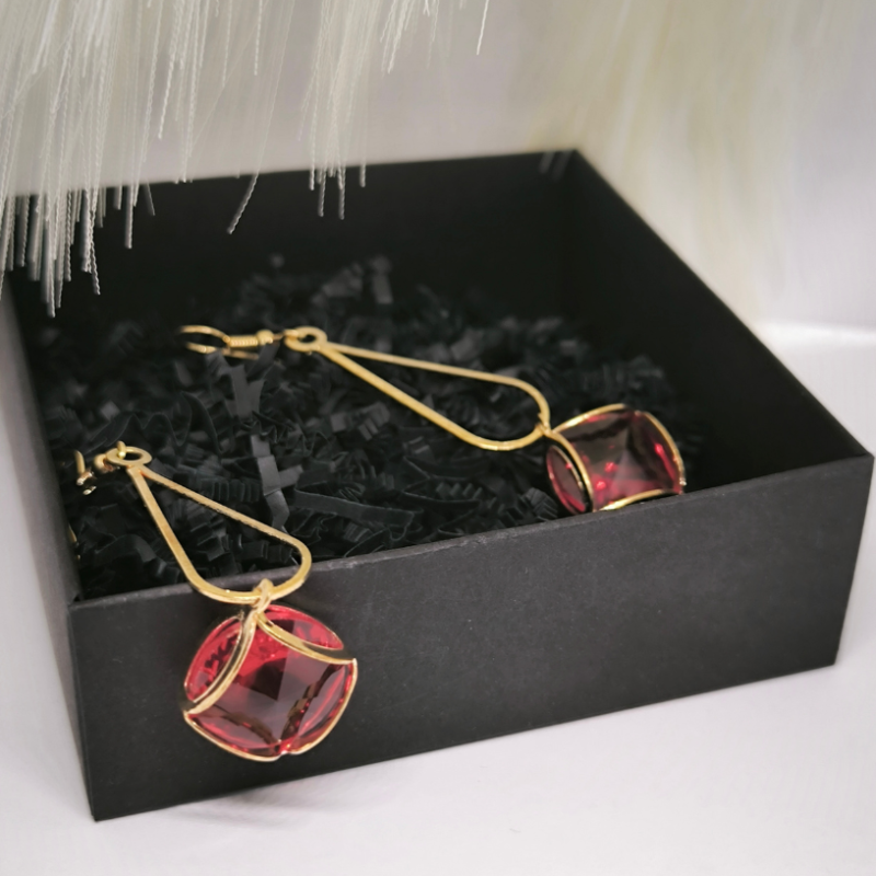 Oriģinālas un stilīgas auskari ar kristālu