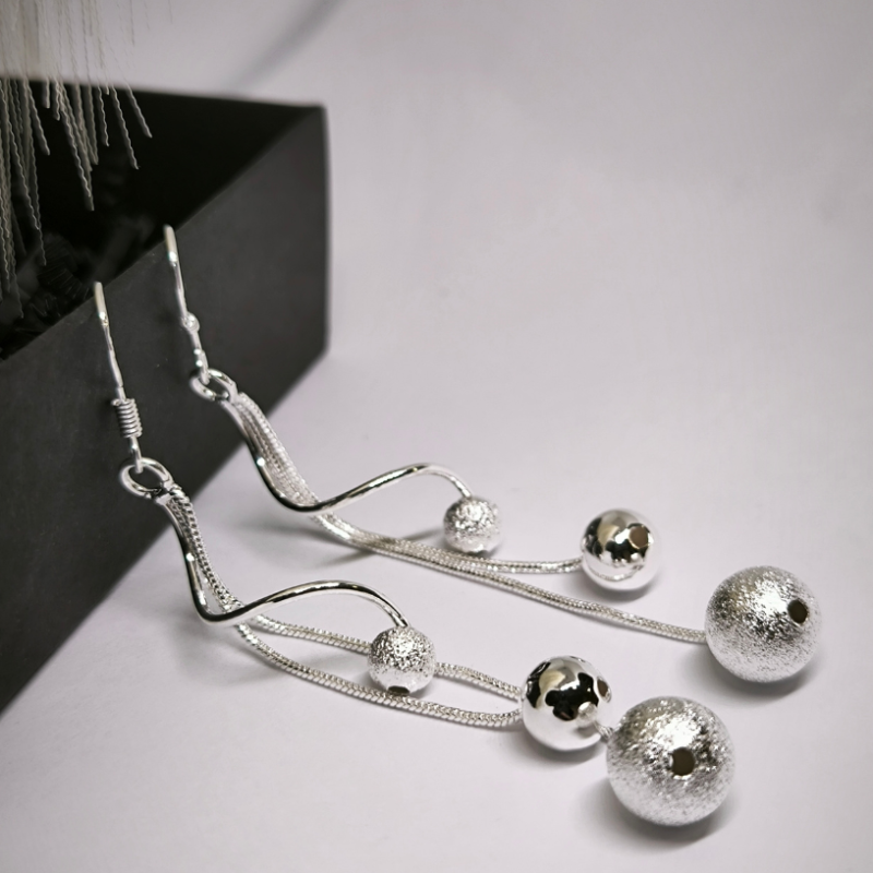 Sudraba krāsas auskari "Pērlītes"