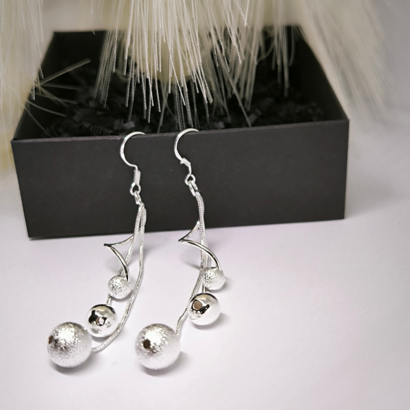 Sudraba krāsas auskari "Pērlītes"