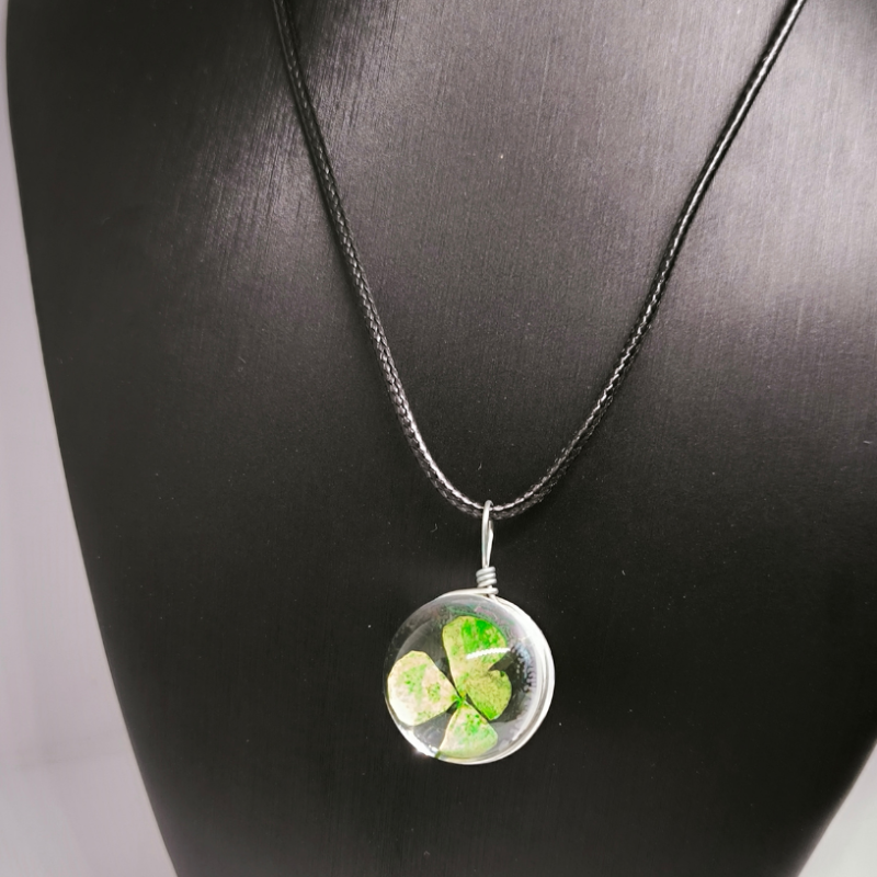 Kaklarota "Četrlapu āboliņš stiklā"