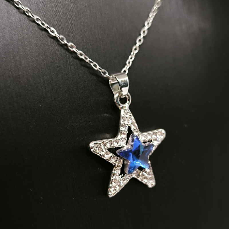 Austrijas kristāla zvaigznes formas kaklarota