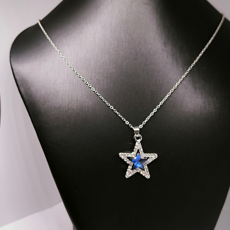 Austrijas kristāla zvaigznes formas kaklarota