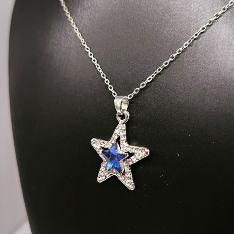 Austrijas kristāla zvaigznes formas kaklarota