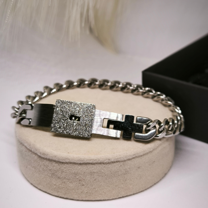 Rotaslietu komplekts pārim rokassprādze un kaklarota