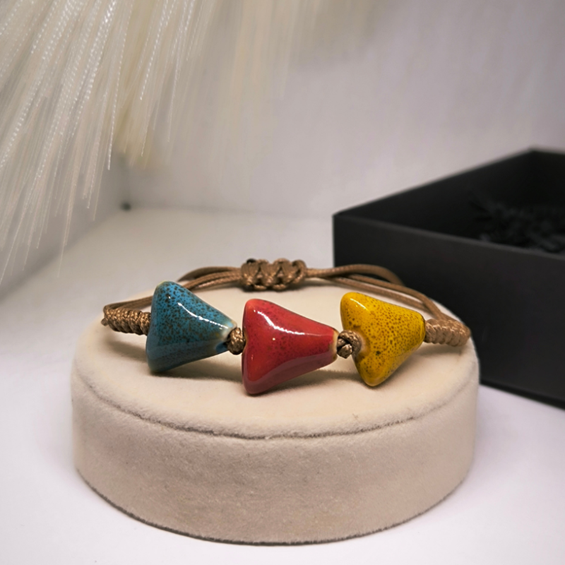 Roku darbs rokassprādze "Trijstūri"