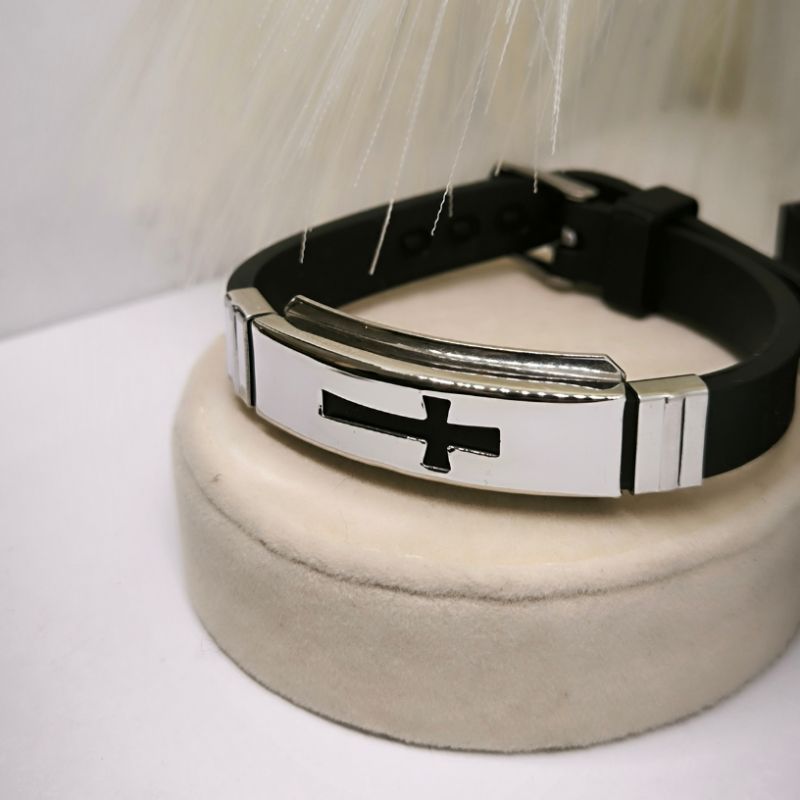 Nerūsējošā tērauda rokassprādze "Krusts"