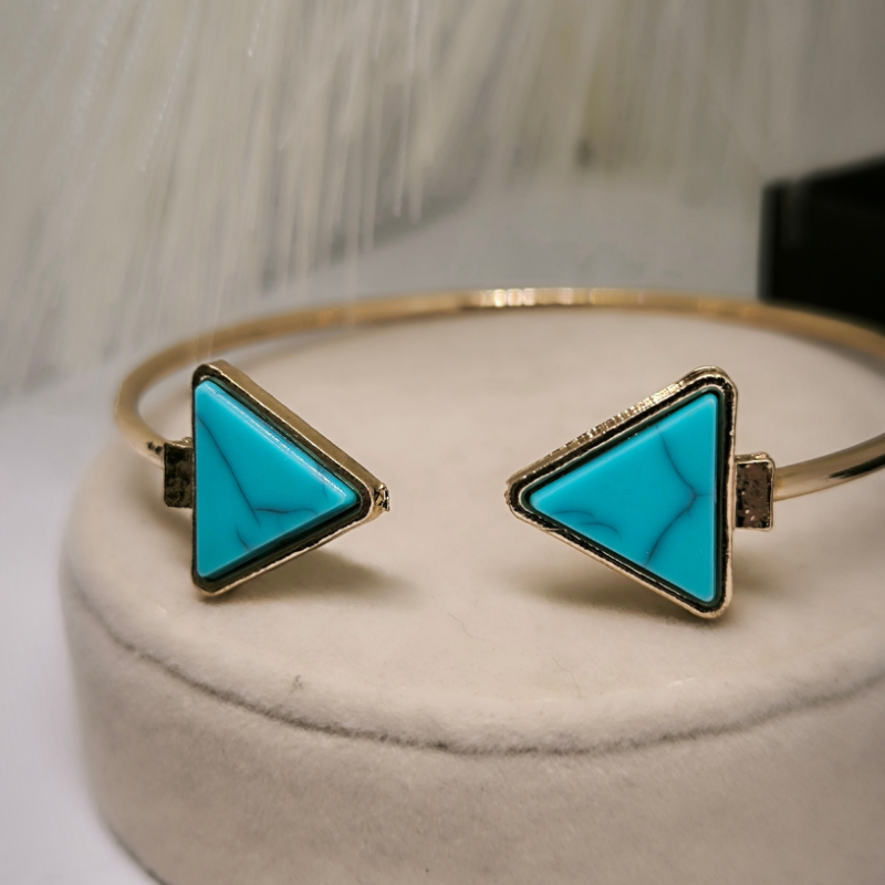 Zelta krāsas rokassprādzes "Trijstūri"