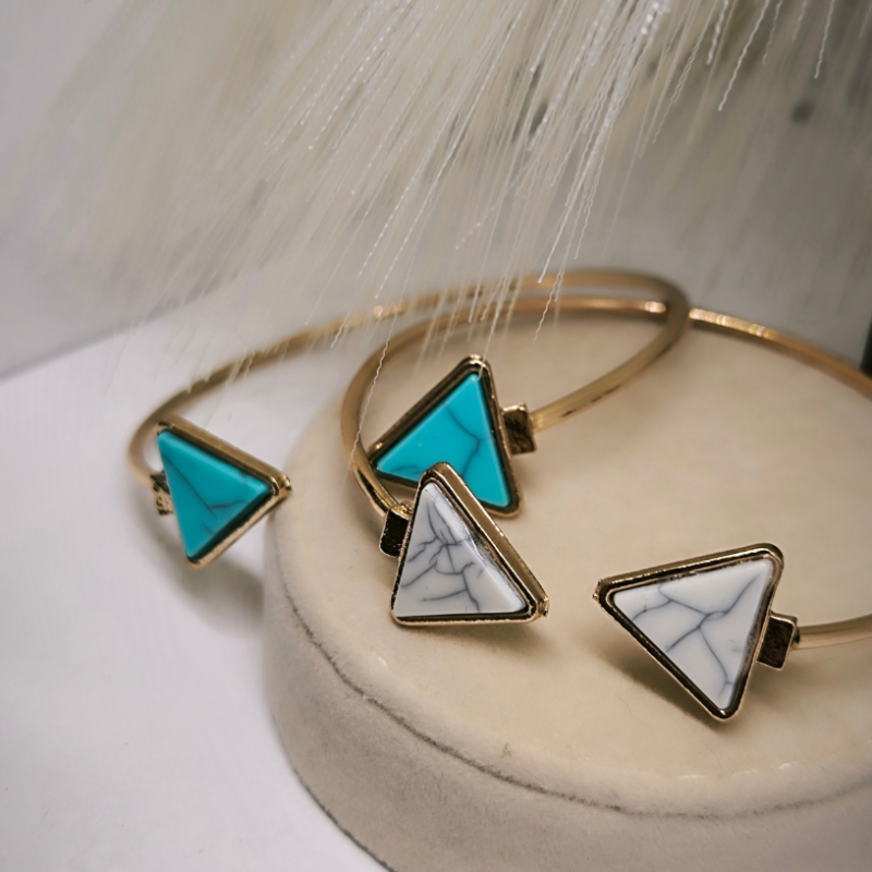 Zelta krāsas rokassprādzes "Trijstūri"