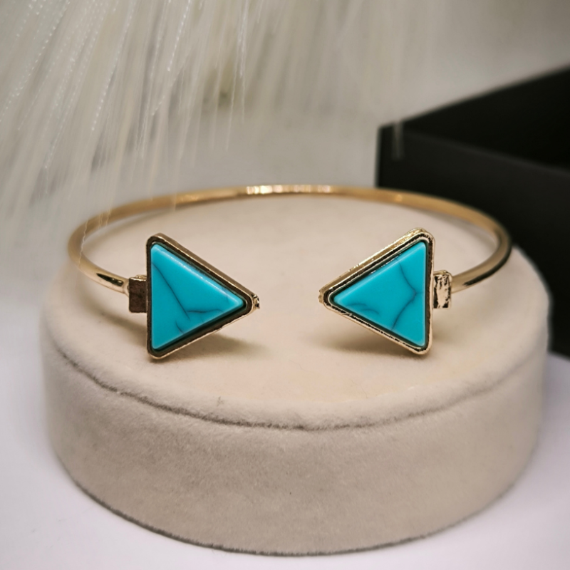 Zelta krāsas rokassprādzes "Trijstūri"