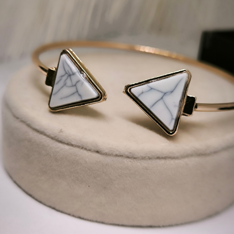 Zelta krāsas rokassprādzes "Trijstūri"