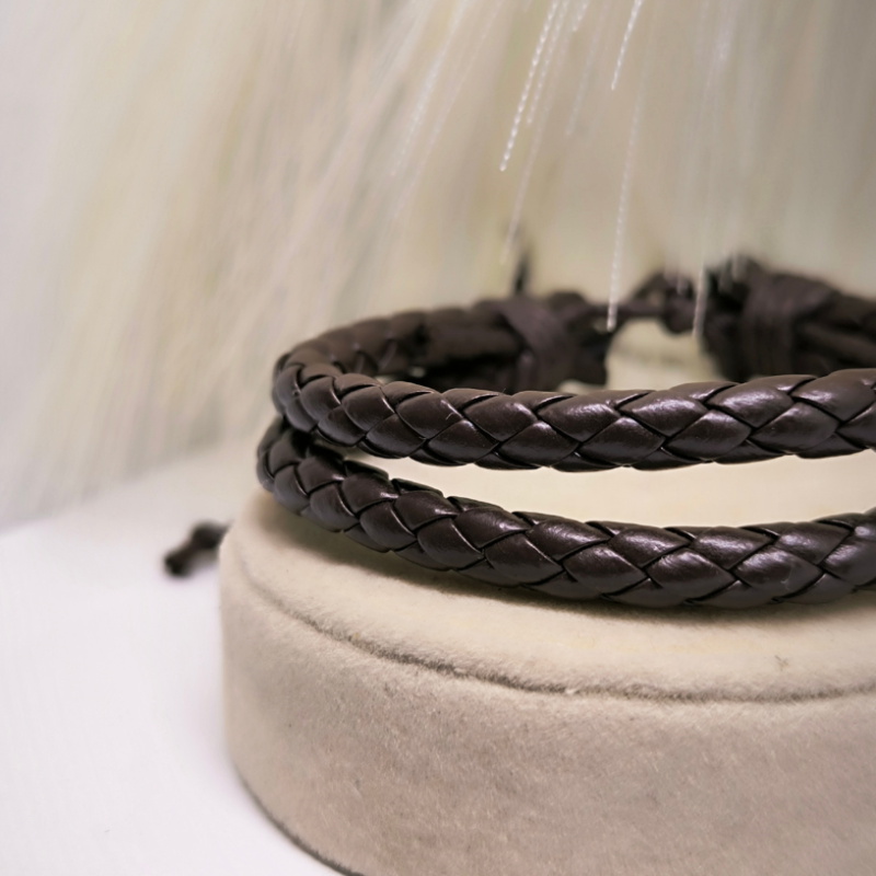 Ādas rokassprādzes "Pīt"