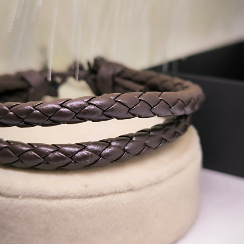 Ādas rokassprādzes "Pīt"