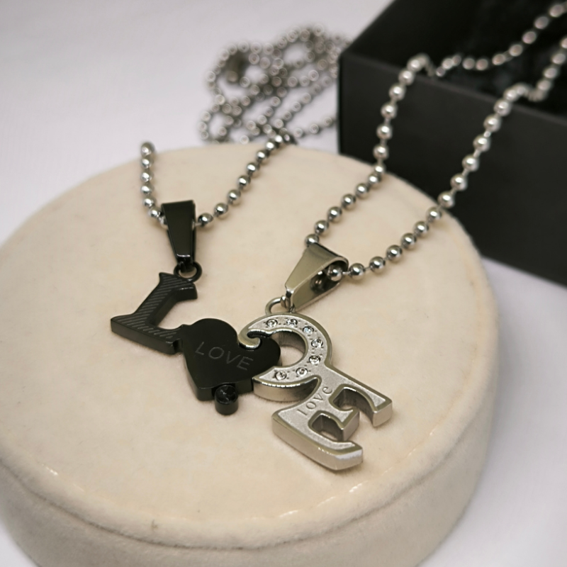 Pāra kaklarotu piekariņi "LoVe"