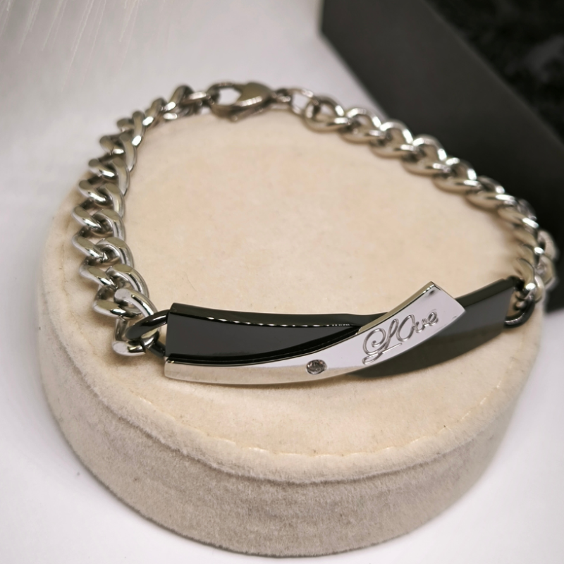 Rokassprādžu komplekts pārim "Love"