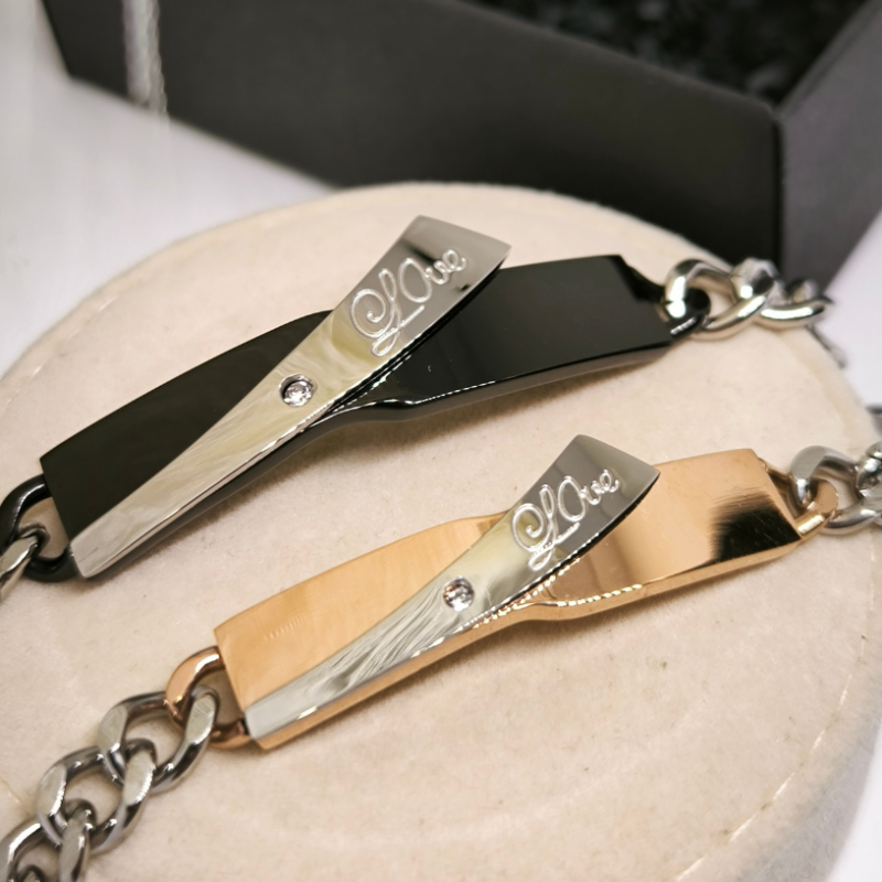 Rokassprādžu komplekts pārim "Love"