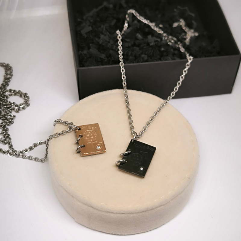 Īpaši spilgta kaklarota dāvana pārim