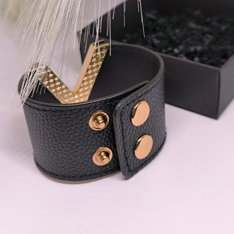 Masīva ādas rokassprādze