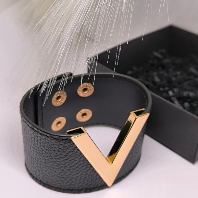 Masīva ādas rokassprādze