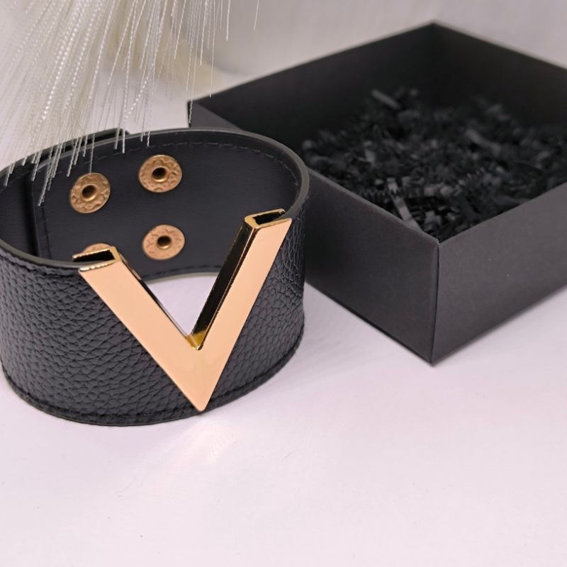 Masīva ādas rokassprādze