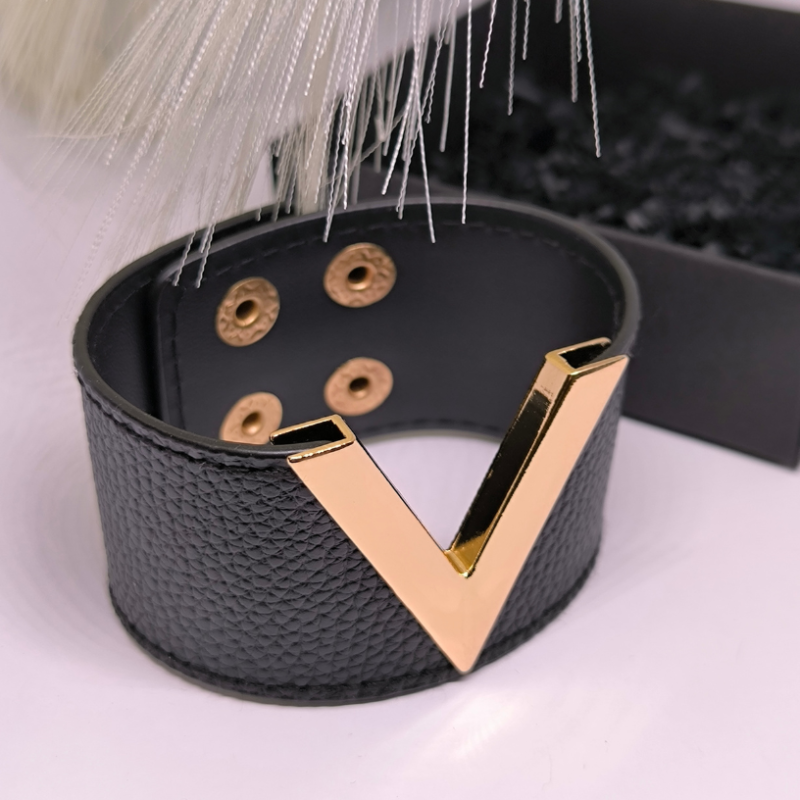 Masīva ādas rokassprādze