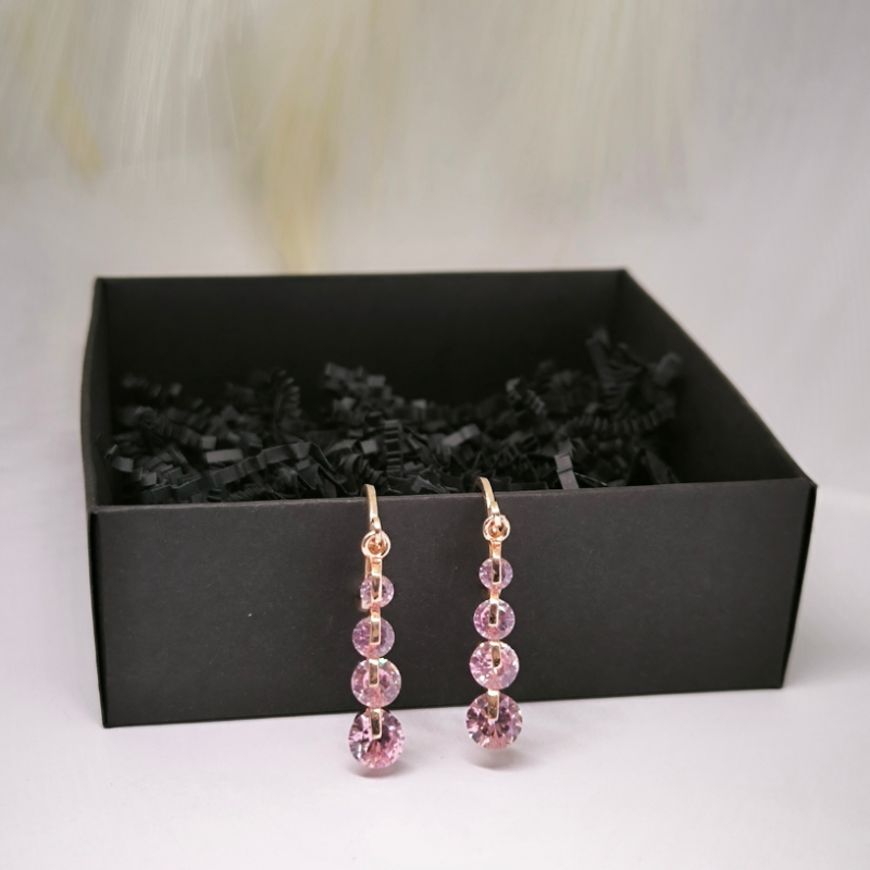 Garās auskari "Kristālu rotaļa"