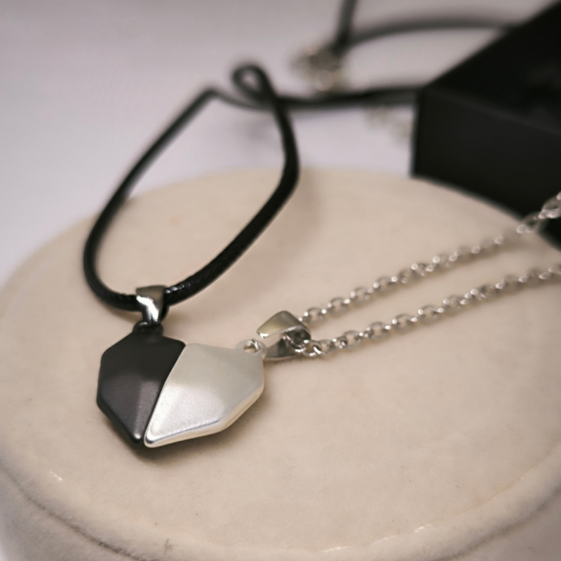 Pāra kaklarotu magnētiņi