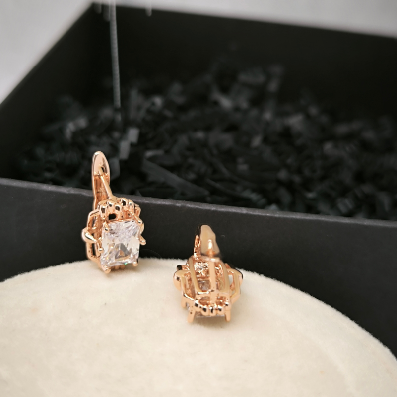 Svētku rozā zelta krāsas auskari ar cirkoniju