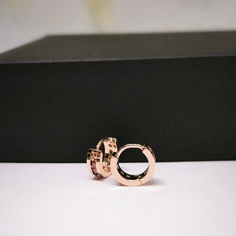 Gredzena formas auskari ar cirkoniju