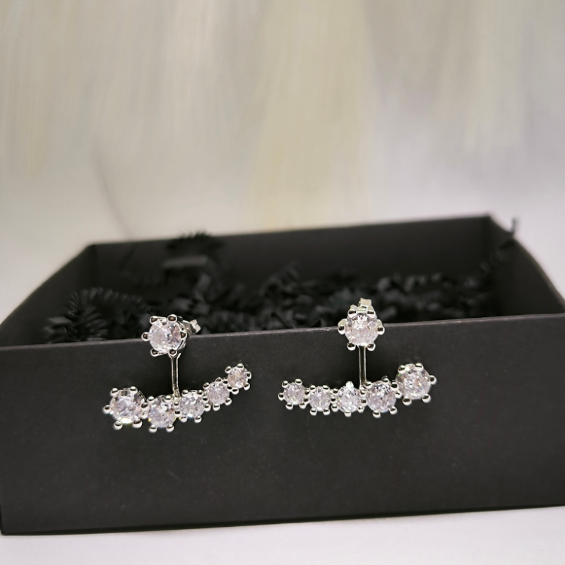 Piestiprināmas auskari ar cirkoniju