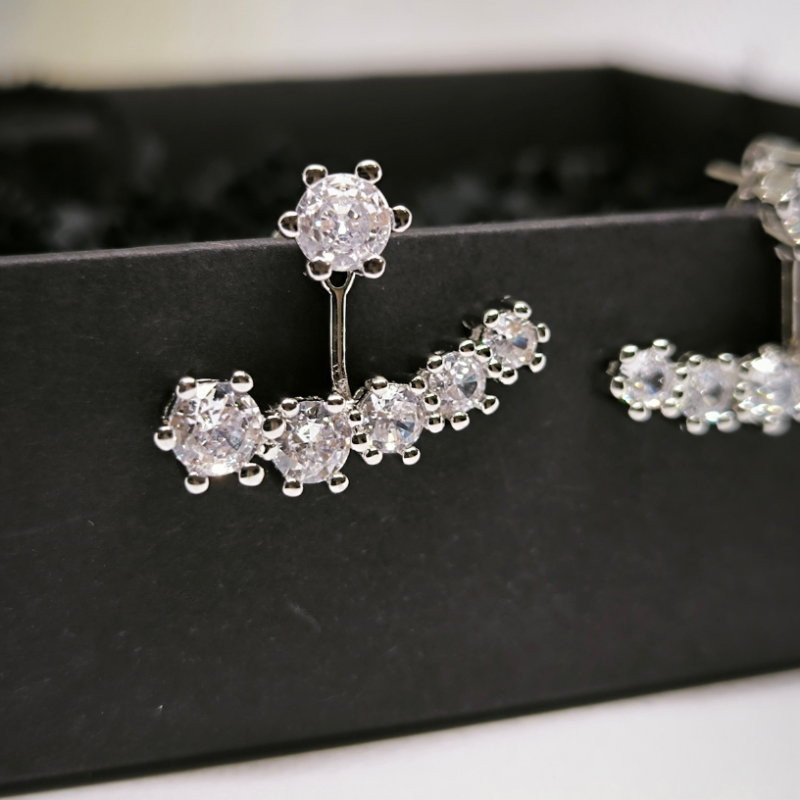 Piestiprināmas auskari ar cirkoniju