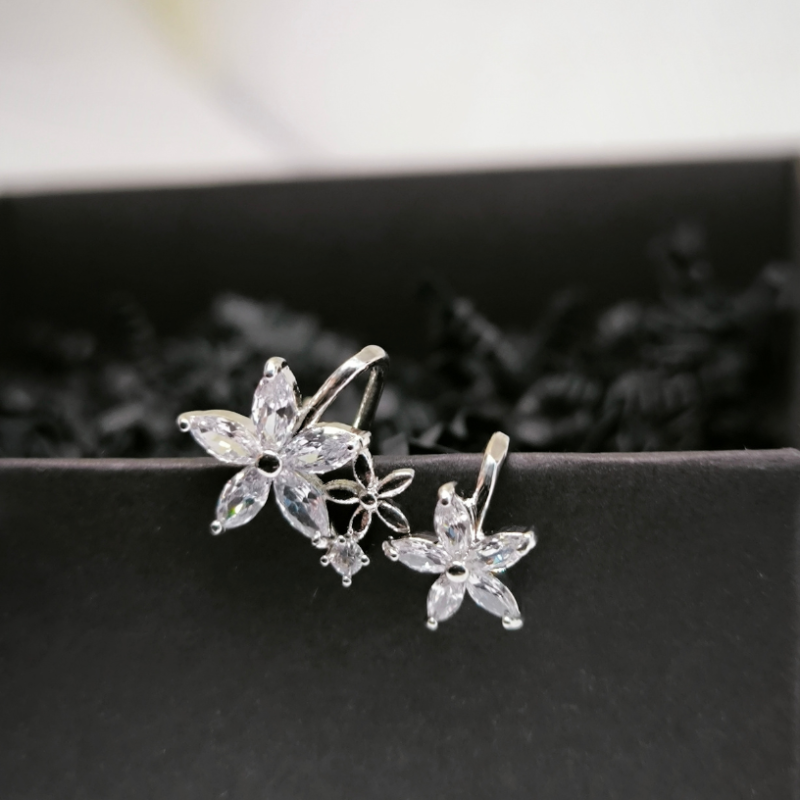 Ekskluzīva dizaina auskari ar ziediem