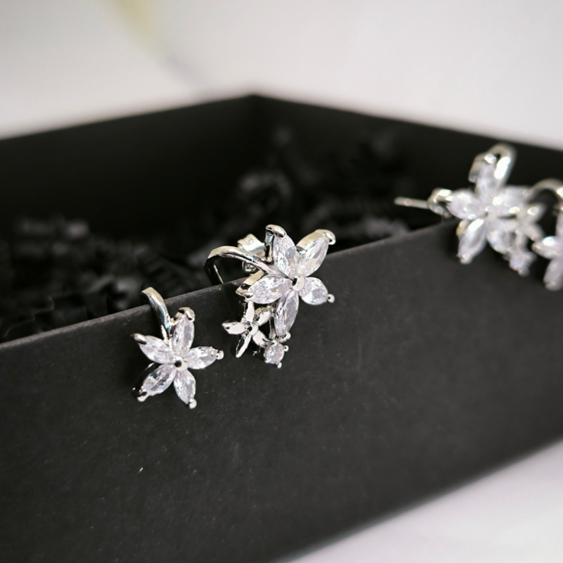 Ekskluzīva dizaina auskari ar ziediem