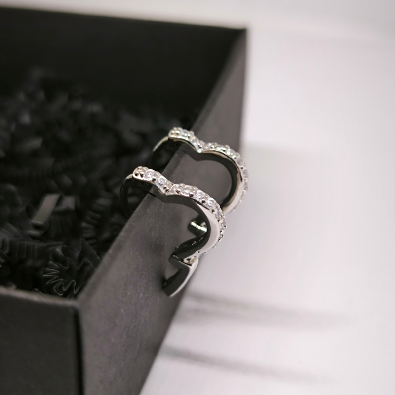 Romantiski sirds formas auskari