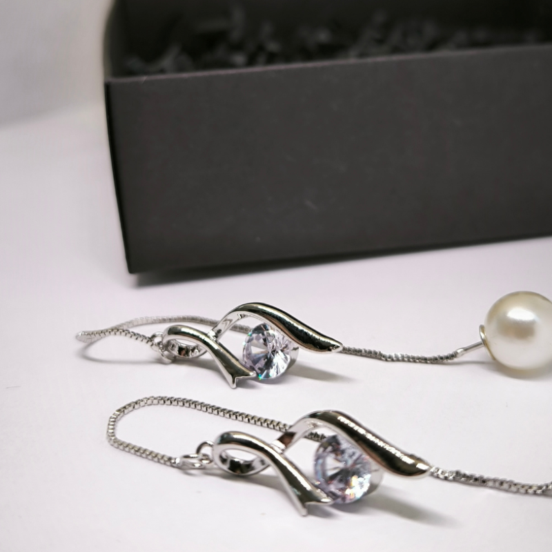 Iespaidīgas auskari ar cirkoniju un pērļu imitāciju