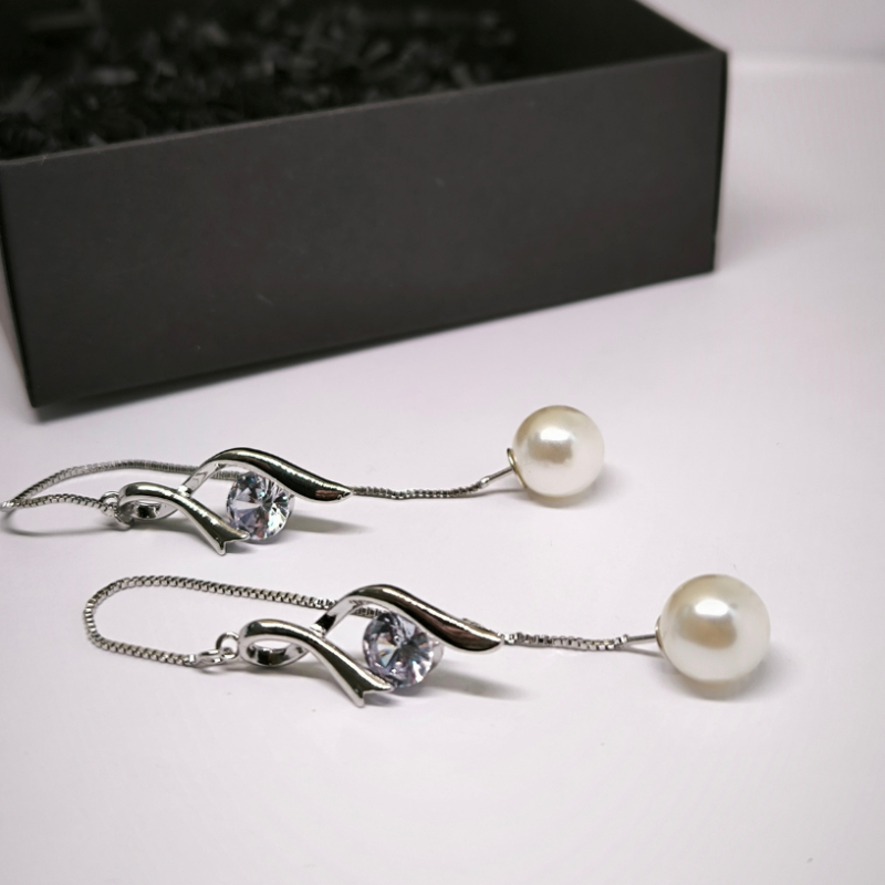 Iespaidīgas auskari ar cirkoniju un pērļu imitāciju