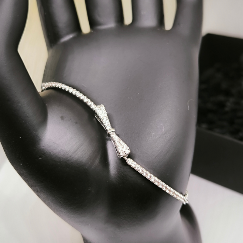 Burvīga sieviešu rokassprādze ar lentīti