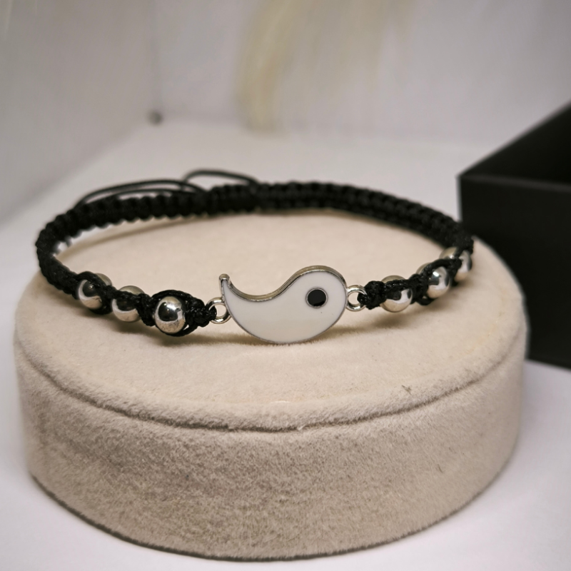 Regulējama pinuma raksta rokassprādze ar pērlītēm