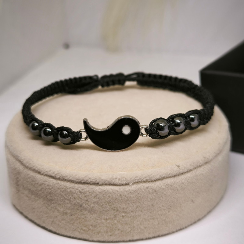 Regulējama pinuma raksta rokassprādze ar pērlītēm