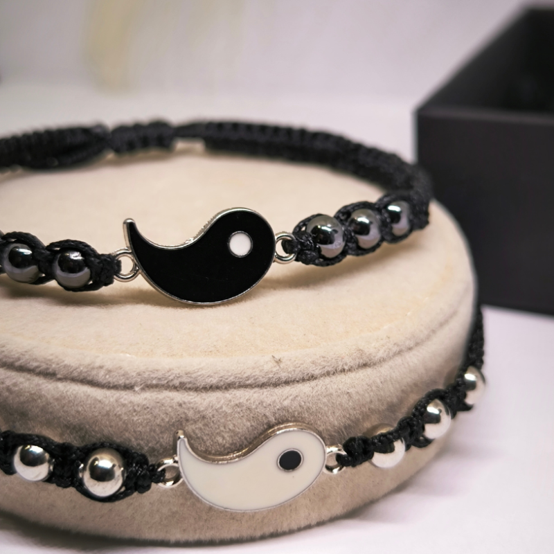 Regulējama pinuma raksta rokassprādze ar pērlītēm