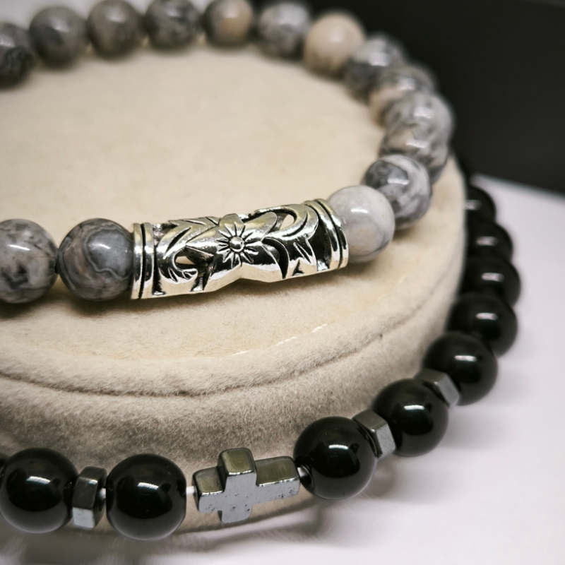 Universālas krelles rokassprādzes ar metāla akcentiem